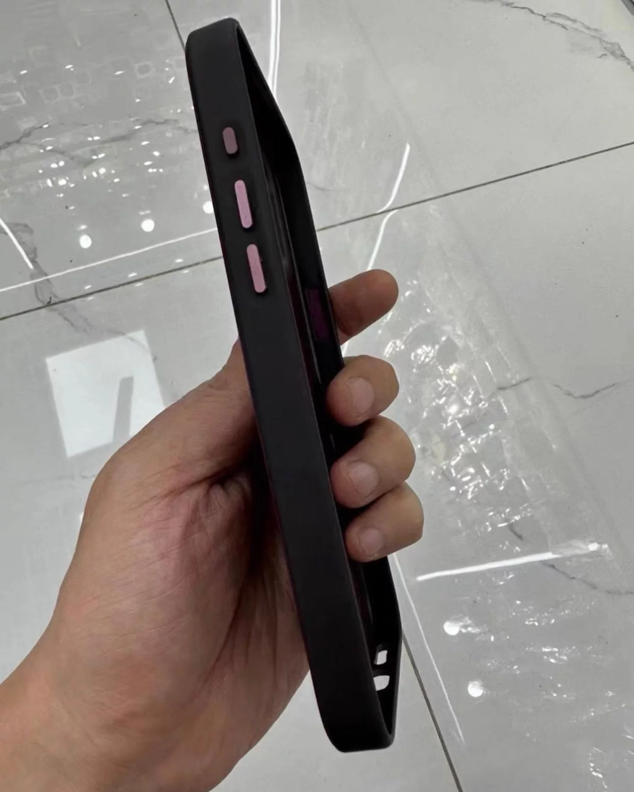 Leather Case для iPhone 15: як виглядатиме новий аксессуар?