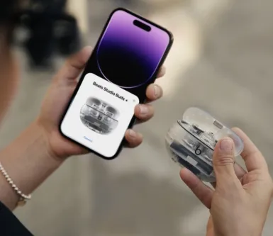 Apple представила прозрачные наушники Beats Studio Buds+